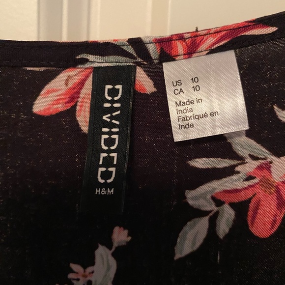 divided dress - Picture 3 of 4